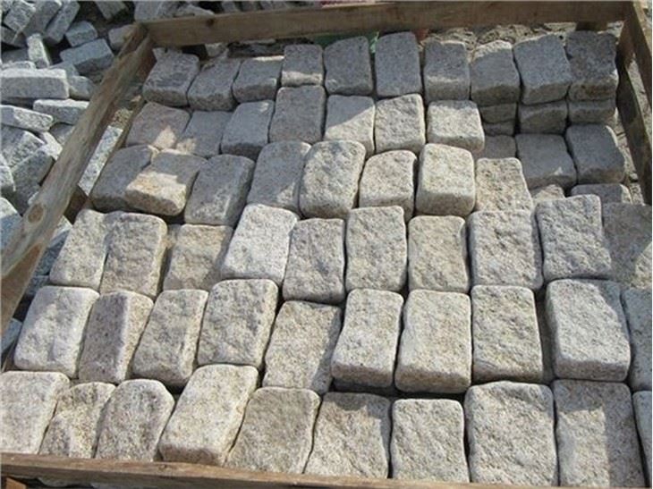 Golden Sand Granite Cube Stone Tumbled Face