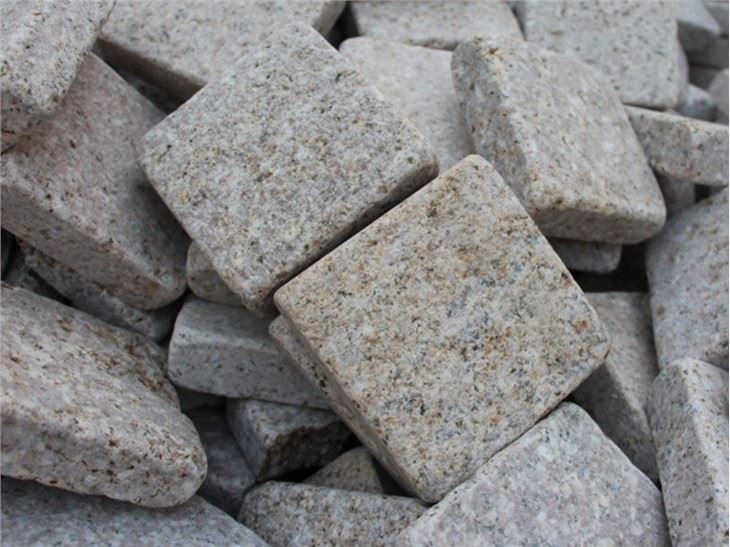 Giallo Rusty G682 Cube Stone Tumbled Face